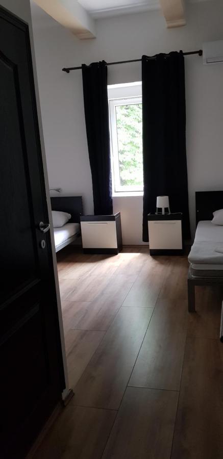 Dnd-X Hotel Pancevo Ngoại thất bức ảnh