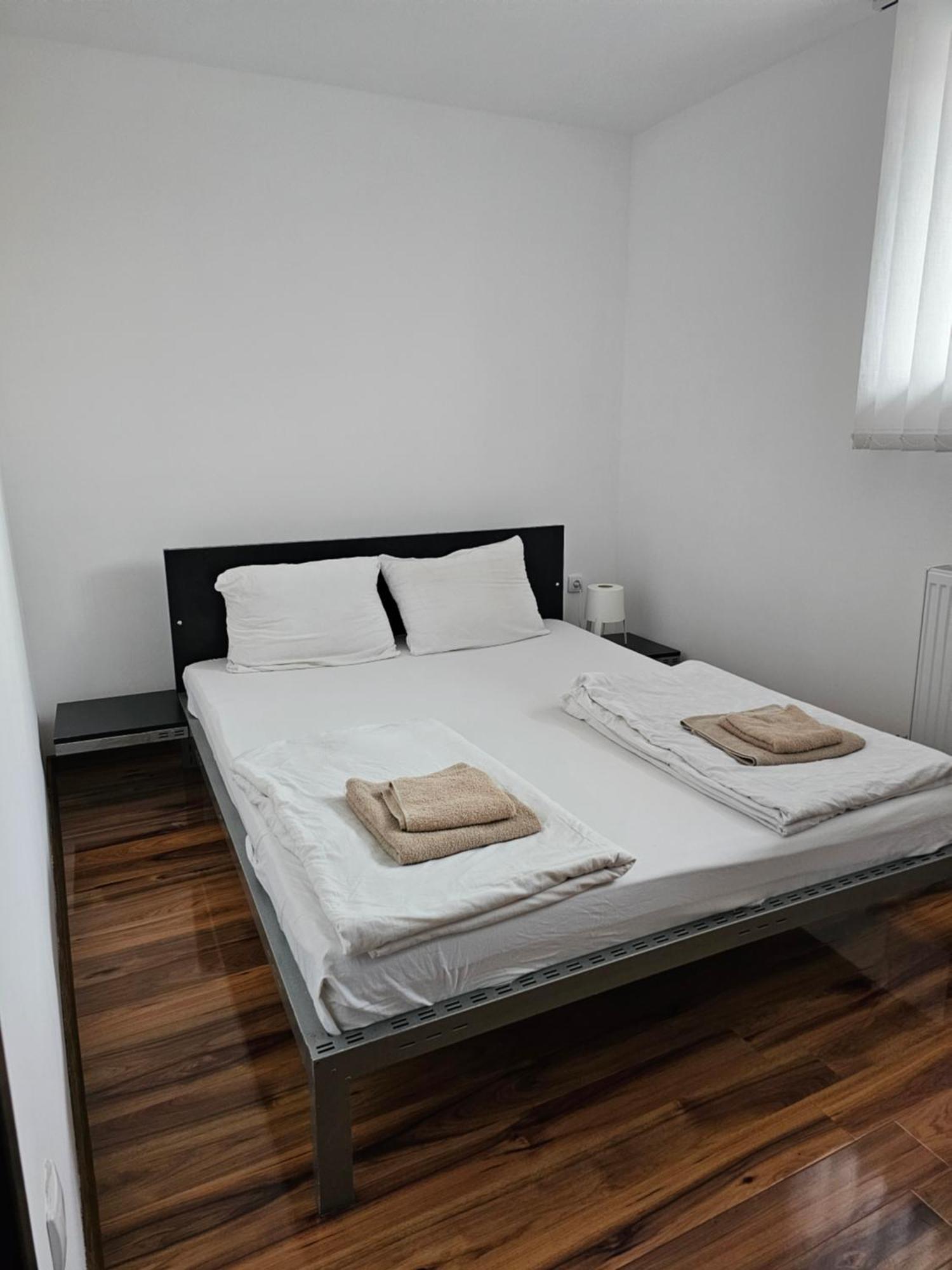 Dnd-X Hotel Pancevo Ngoại thất bức ảnh