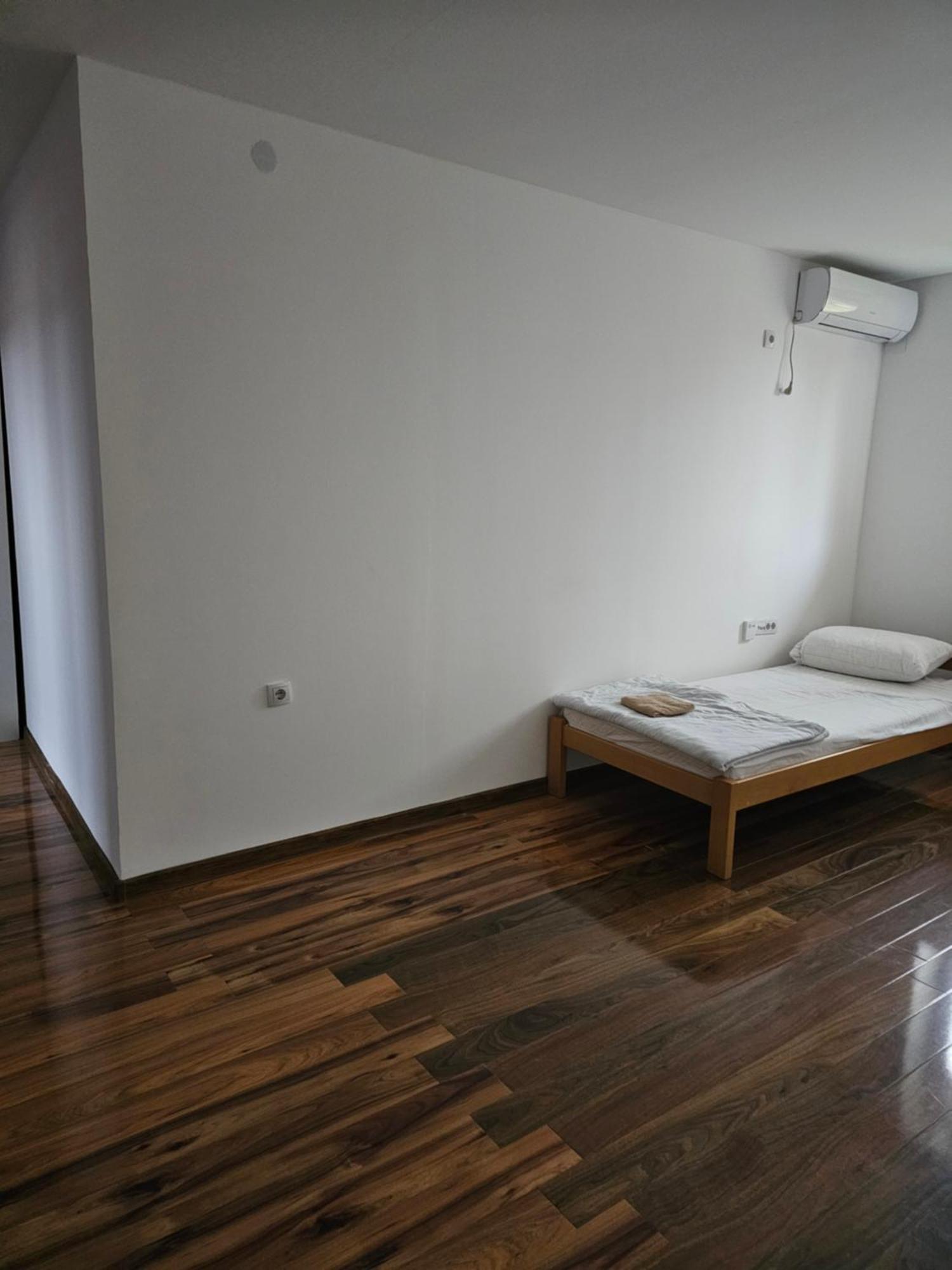 Dnd-X Hotel Pancevo Ngoại thất bức ảnh
