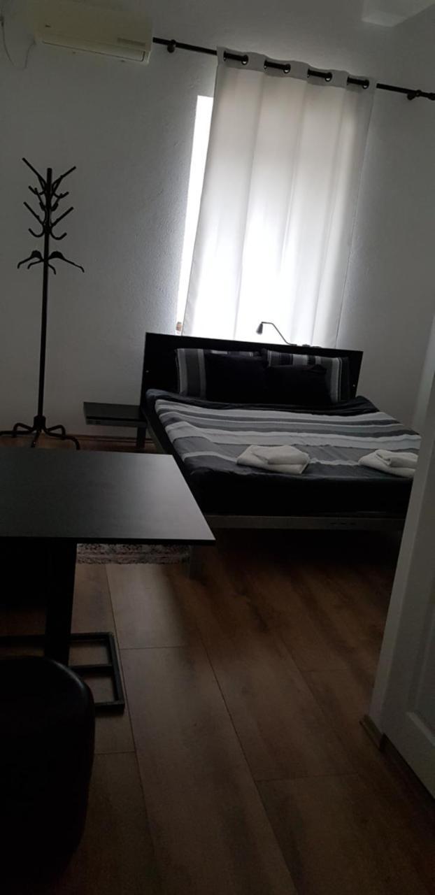 Dnd-X Hotel Pancevo Ngoại thất bức ảnh