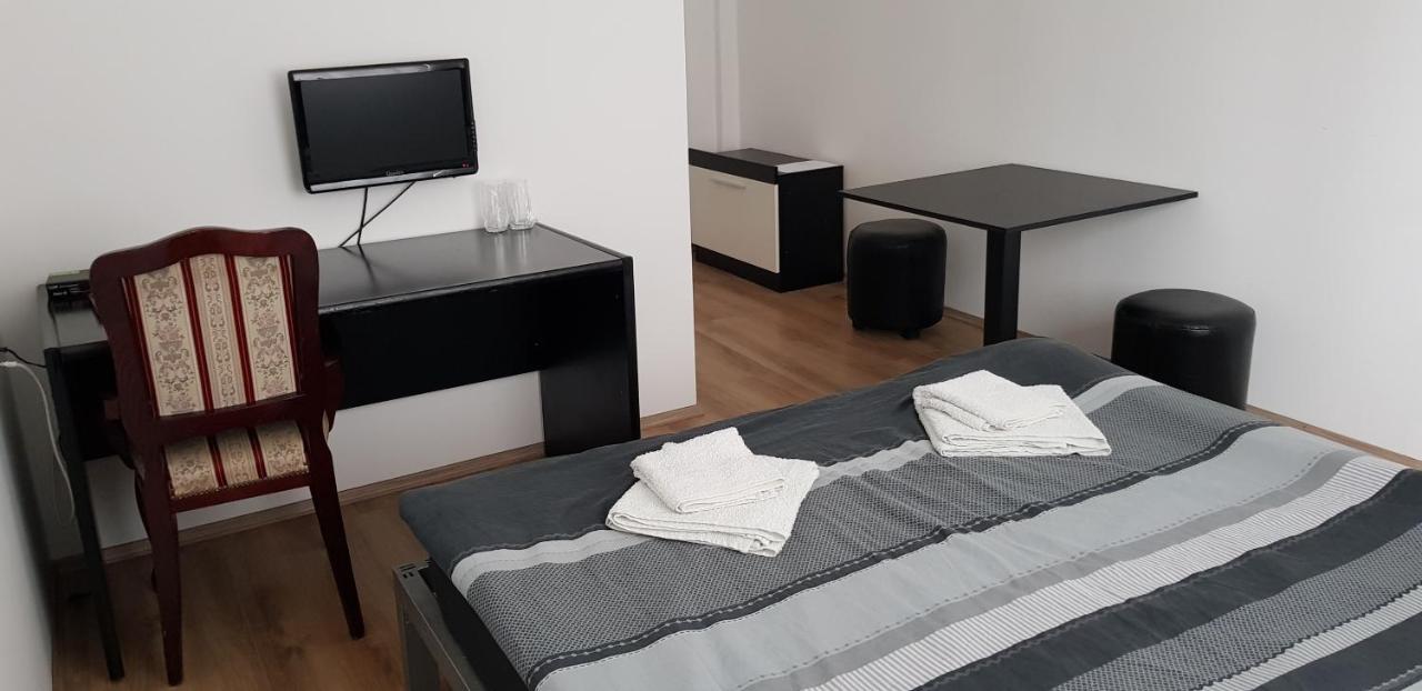 Dnd-X Hotel Pancevo Ngoại thất bức ảnh